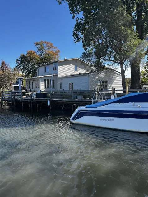 Waterfront 4 bedroom two full bath with arcade, kayaks and dock. - Image 1