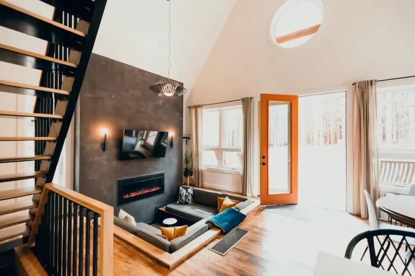 Carpenter’s Cabin, Family Fave, Conversation Pit + Kids’ Fort + Hot Tub + Trails - Image 1