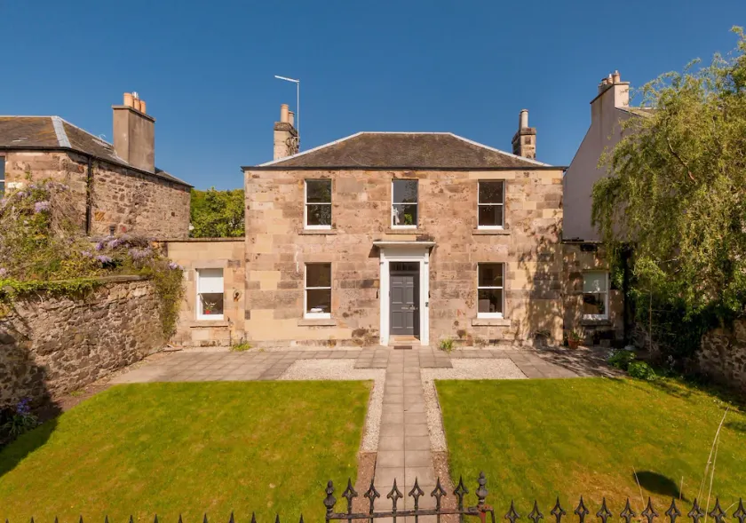Beautiful Georgian property enjoying a quiet location. Sleeps 10. - Image 1