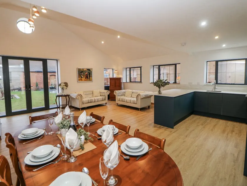 Finest Retreats - Courtyard View at Longford - Image 1