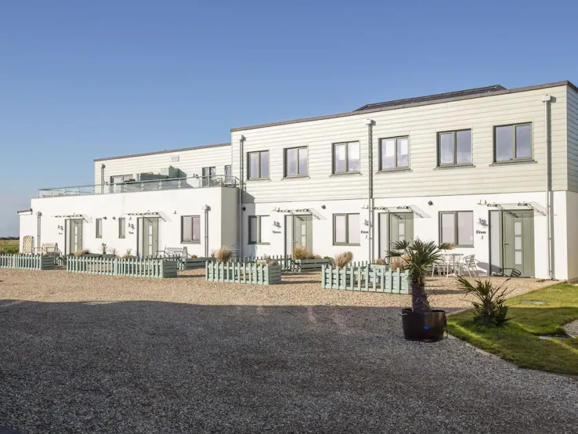 4 OCEAN REACH, pet friendly, with a garden in Bolberry - Image 1