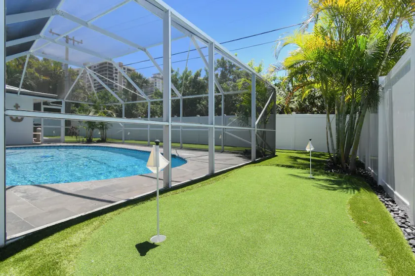 Singer Island Beach, Heated Pool, PUTT PUTT, Pool Table & 5 min walk to Beach! - Image 1