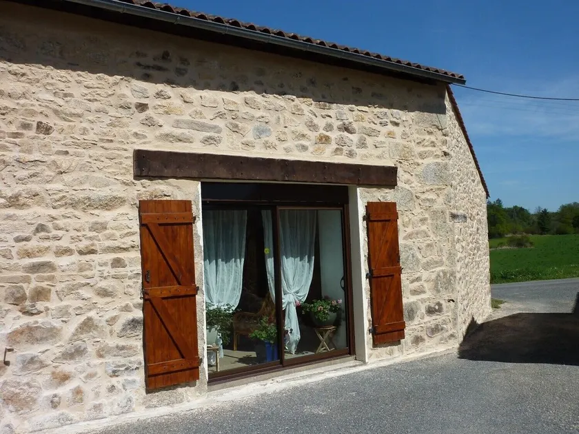 Large 2 bedroom stone gite - Image 1