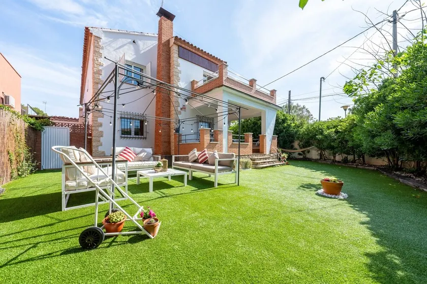 Chalet „50 m zum Strand“ mit privater Terrasse, WLAN und Klimaanlage - Image 1