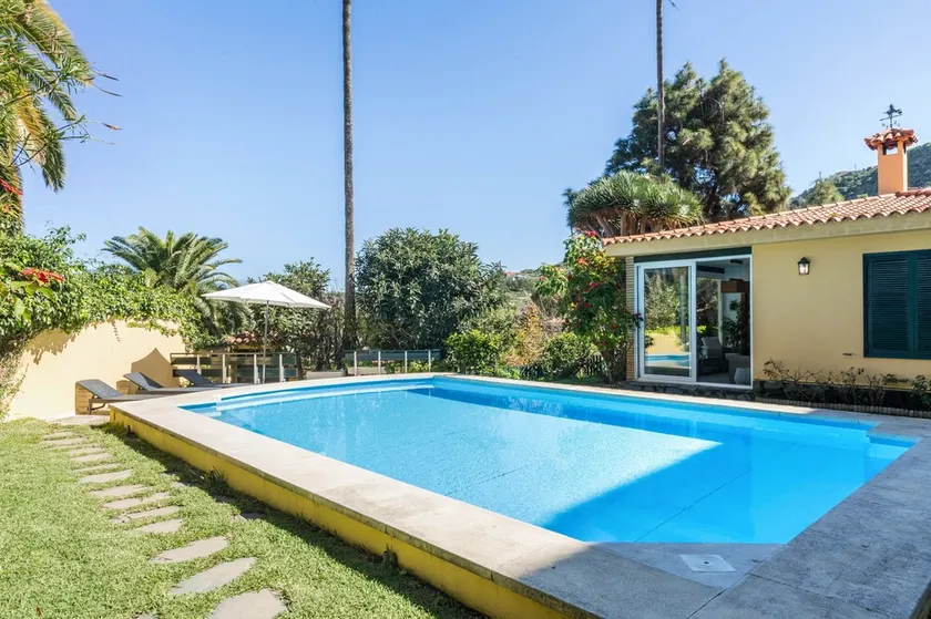 Luxurious Villa \"Las Hortensias\" with Private Pool, Garden & Wi-Fi - Image 1