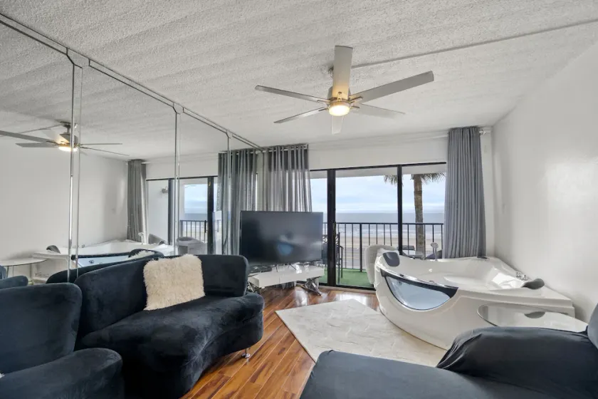 Bello condominio con vista al mar, jacuzzi interno - Image 1