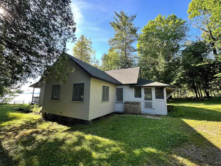 Walloon Lake Cozy Cottage On The South Arm! - Image 1
