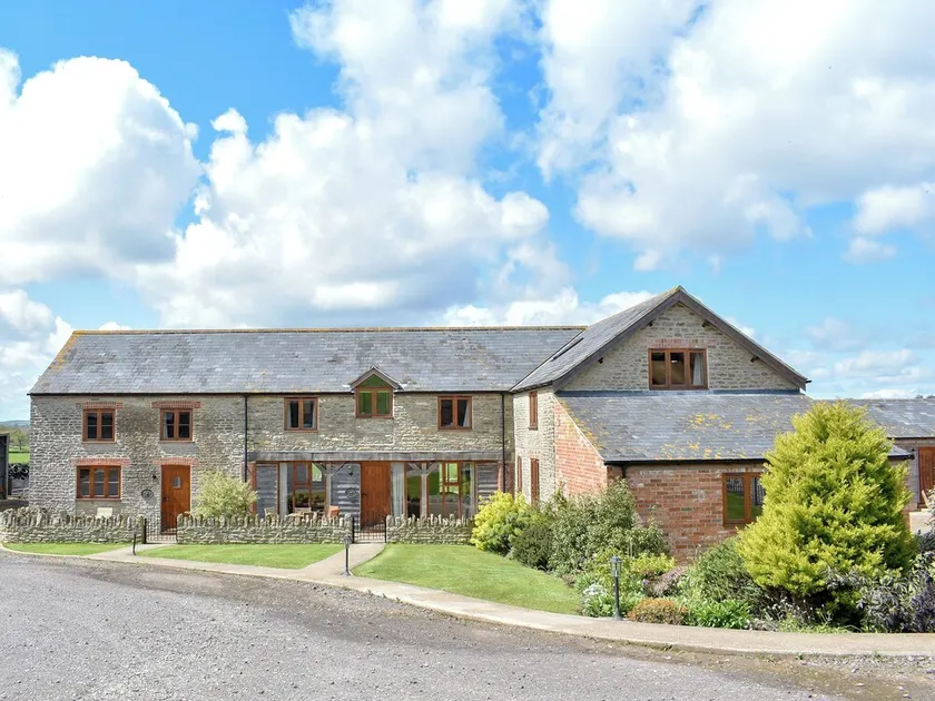 4 bedroom accommodation in Leigh, near Sherborne - Image 1