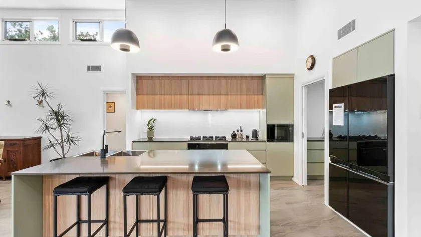Beautiful new home within metres of beaches - Image 1