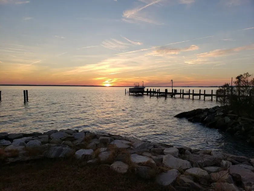 Quaint fishing retreat on the lower Potomac Piney Pt - Image 1