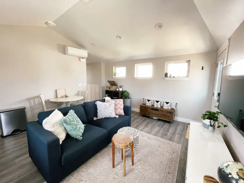 Adorable Two-Bedroom Carriage House with Patio - Image 1