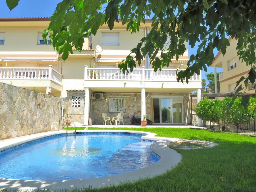 Villa Caroline, piscine, BBQ, vue sur mer, parking, WiFi, salle de fête, billard - Image 1