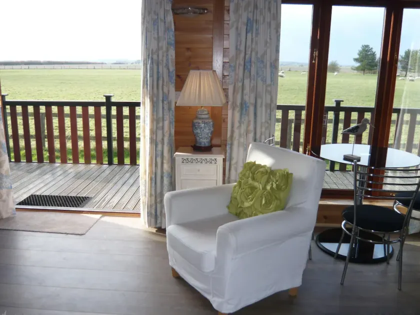Spacious cottage with sauna looking out on astonishing grasslands - Image 1