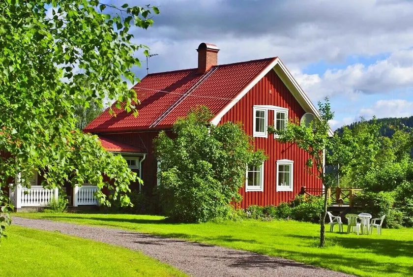 Idyllic Swedish house with lake view and 350 m private shoreline - Image 1