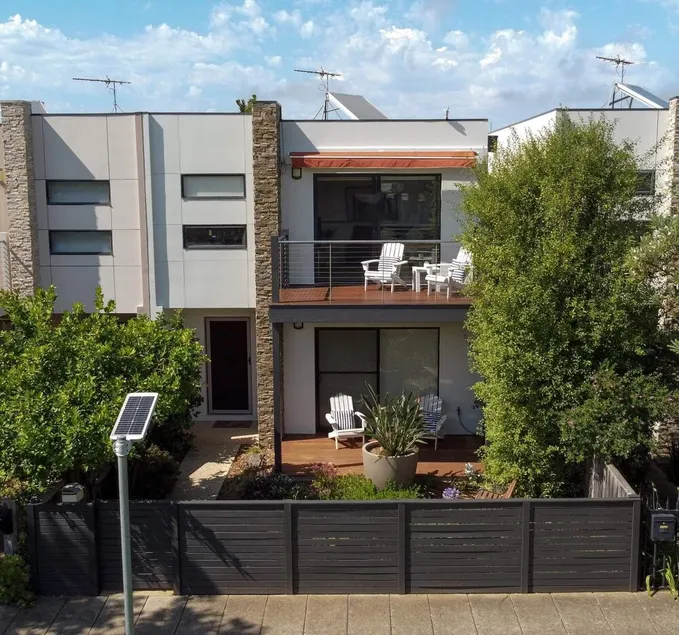 2 Story Townhouse near beach - Image 1