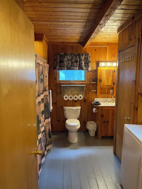 2 bedroom private custom built home with loft. - Image 1