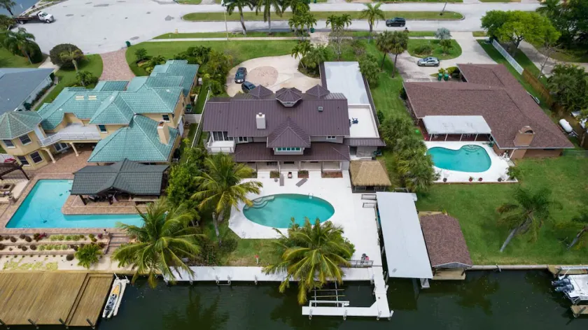 Coco Sands Riverfront Pool Home w/5 Bedrms - 3 min to the beach - Image 1