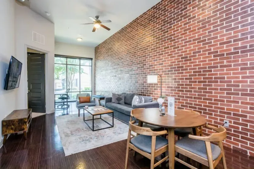Rose at the Millennium - Stylish 1 BR in Houston - Image 1