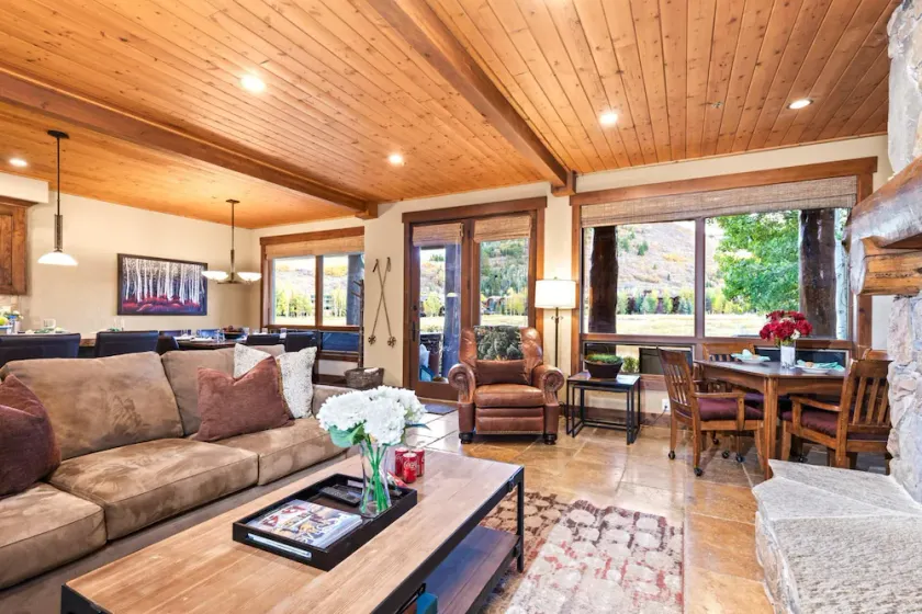 KBM Resorts NEW PROPERTY Bristlecone Beautifully updated Easy Access to Deer Valley Private Hot Tub Gas Fireplace Main Street BCT-501 - Image 1