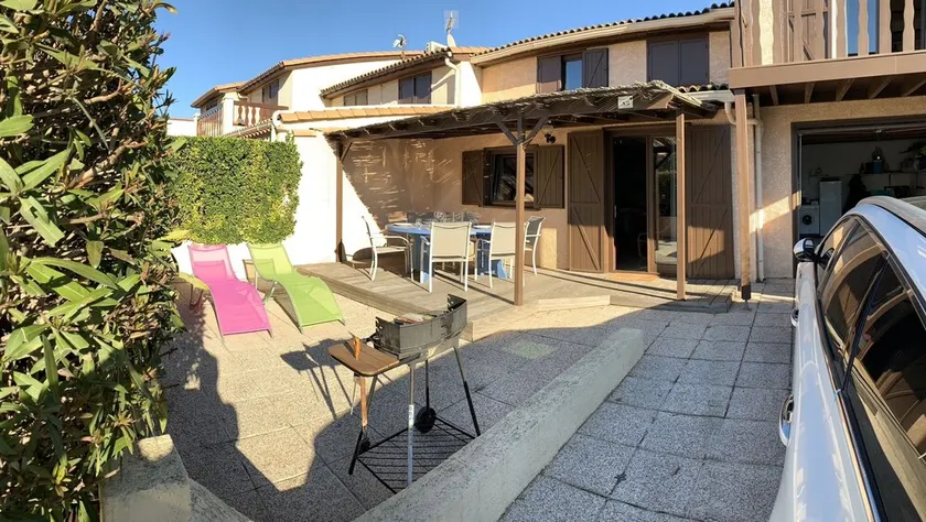 House in a gated estate 10 minutes walk from the beach - Image 1