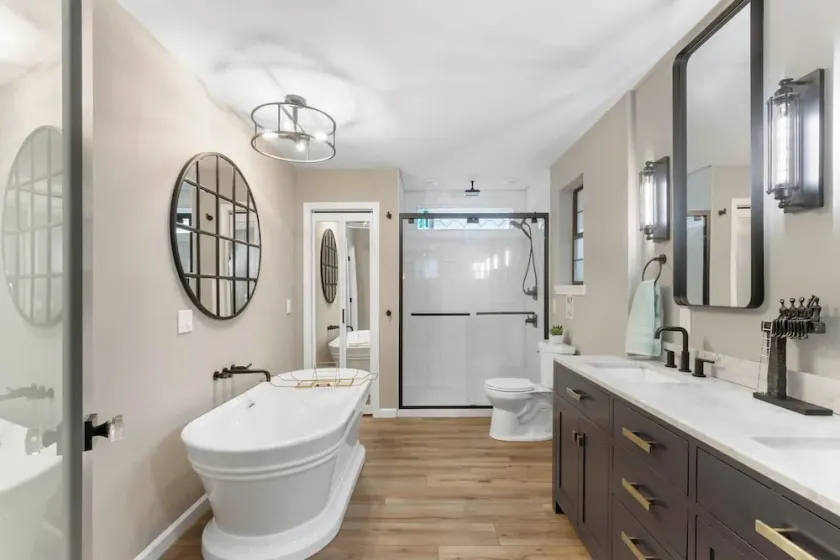 3 miles from NAS * King and Queen Bed * Covered Patio * Luxury Bath * Open concept Living - Image 1