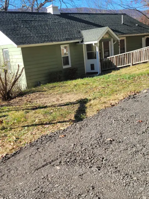 2-bedroom cottage 14 minutes from Downtown Cumberland Historic District - Image 1