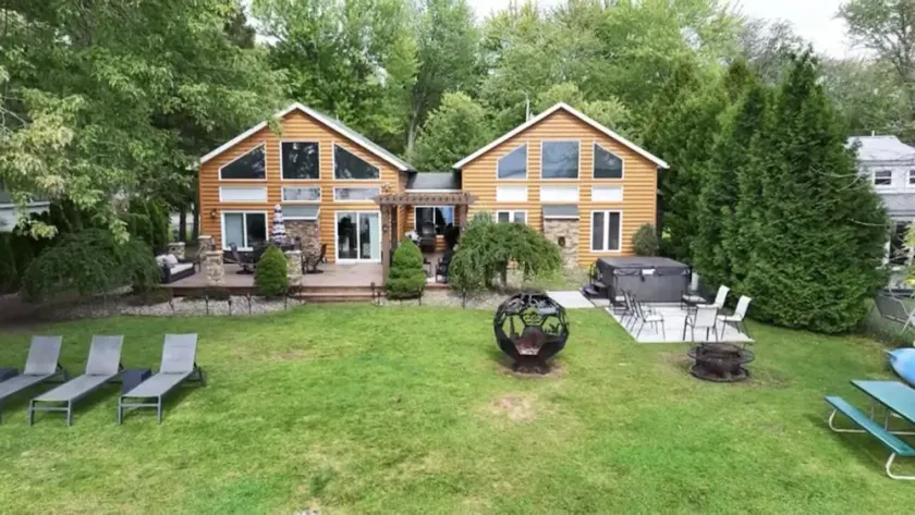 Stunning Luxury lakefront House on Oneida Lake with hottub, firepit and Gameroom - Image 1