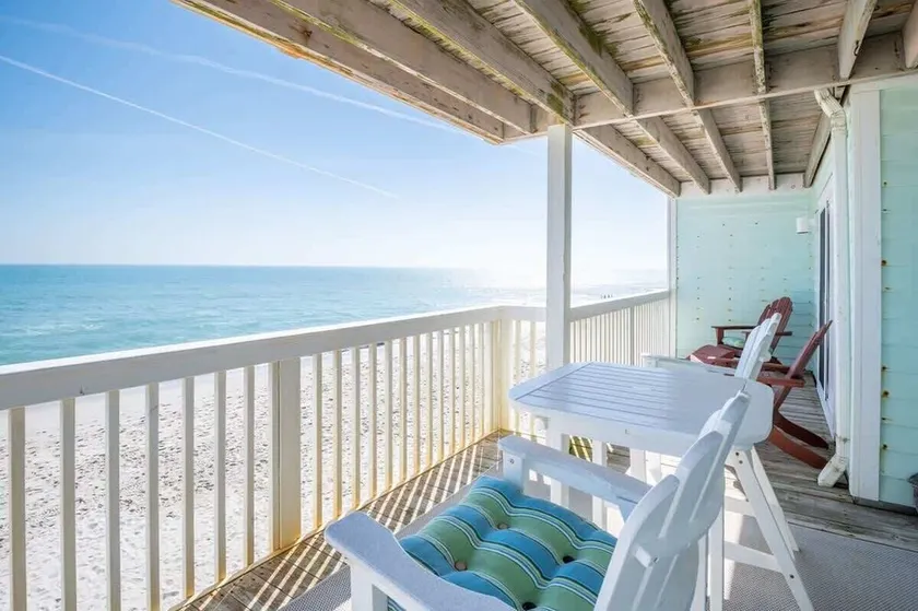 Familienfreundliche Ferienwohnung am Meer mit fantastischen Annehmlichkeiten, Pool- und Strandzugang, Pavillons im Freien und Freizeitzentrum mit Fitnesscenter, Innenpool / Whirlpool und Loungebereichen. - Image 1