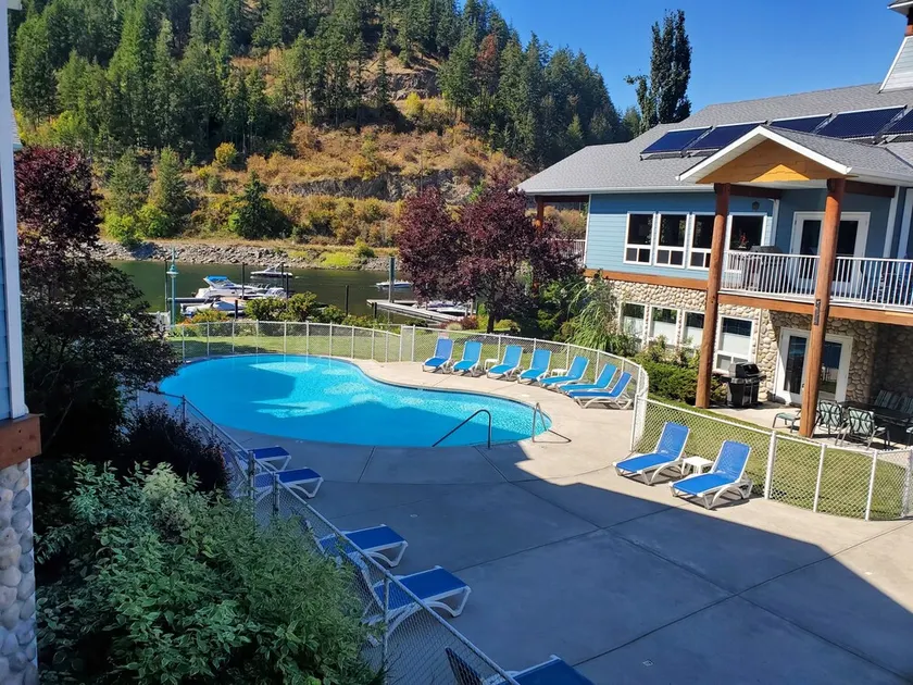 Waterfront Condo unit D201 with BOAT SLIP,  Pool, Hot Tub, underground Parking - Image 1