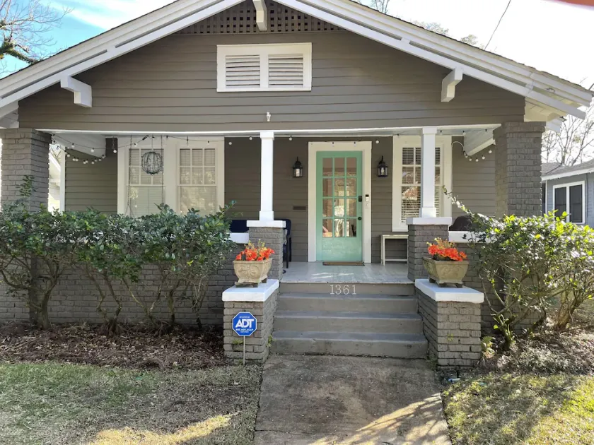 Miss Browns Mardi Gras Bungalow! - Image 1