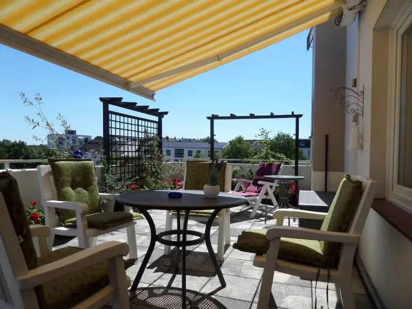Sunny apartment near the city—perfect for long-term stays! Balcony, elevator - Image 1