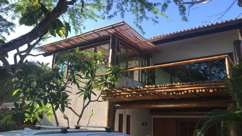 House with 5 bedrooms and a swimming pool. Near the natural pools - Image 1