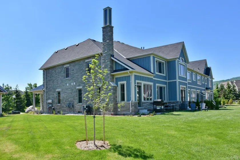 Executive Snowbridge 4 Bedroom Townhome Located in Resort Zone with Pool/Shuttle - Image 1