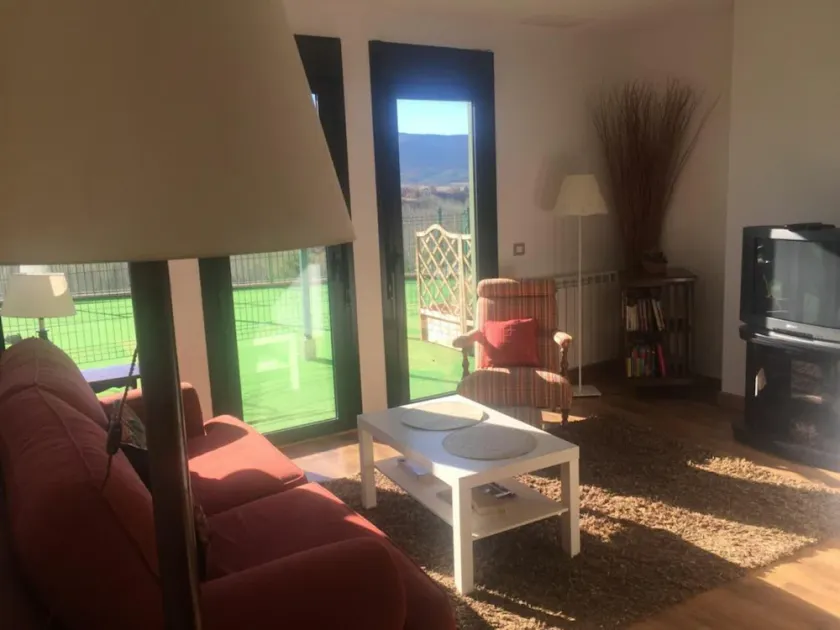 Charming Apartment in Jaca with Terrace and Parking - Image 1