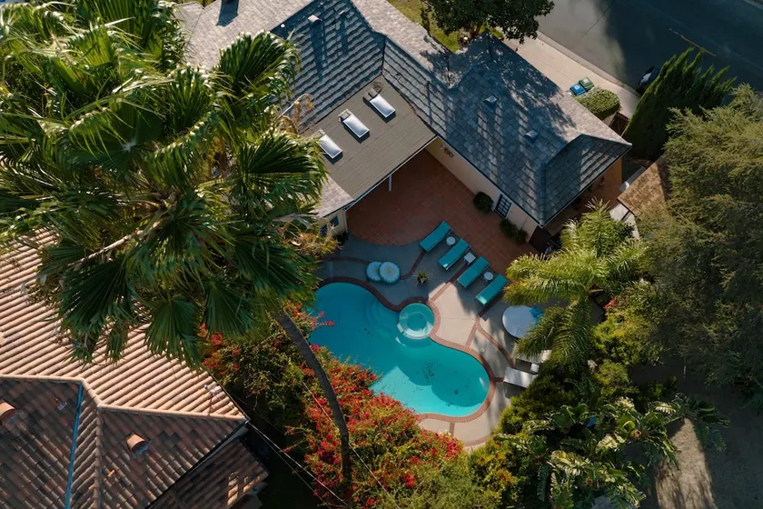 Profitez du soleil @LA Haven; Jardin au bord de la piscine ou jacuzzi sous les étoiles - Image 1