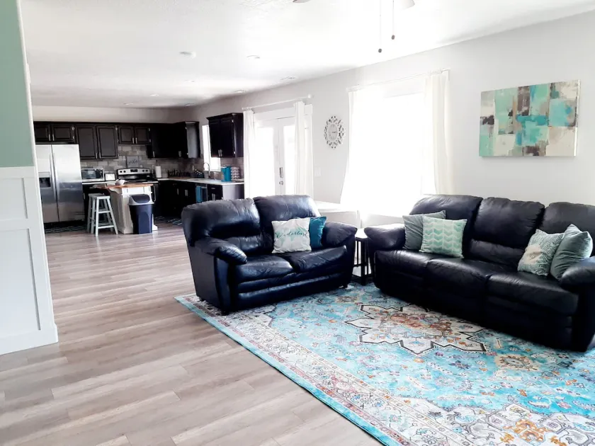 2 Bed/1 Bath daylight basement apartment-perfect for families! - Image 1