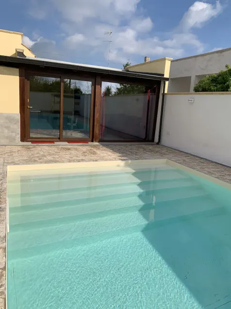Appartamento in villa con piscina a 700m dal mare - Image 1
