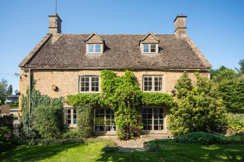 Cottage Sleeps 6 With Parking and Garden - Image 1