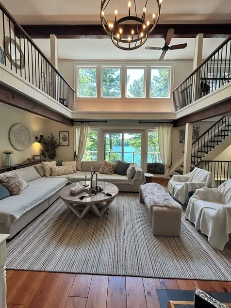 Lakefront Bliss:Luxury,Comfort and unforgettable views-7bedroom w/hot tub - Image 1