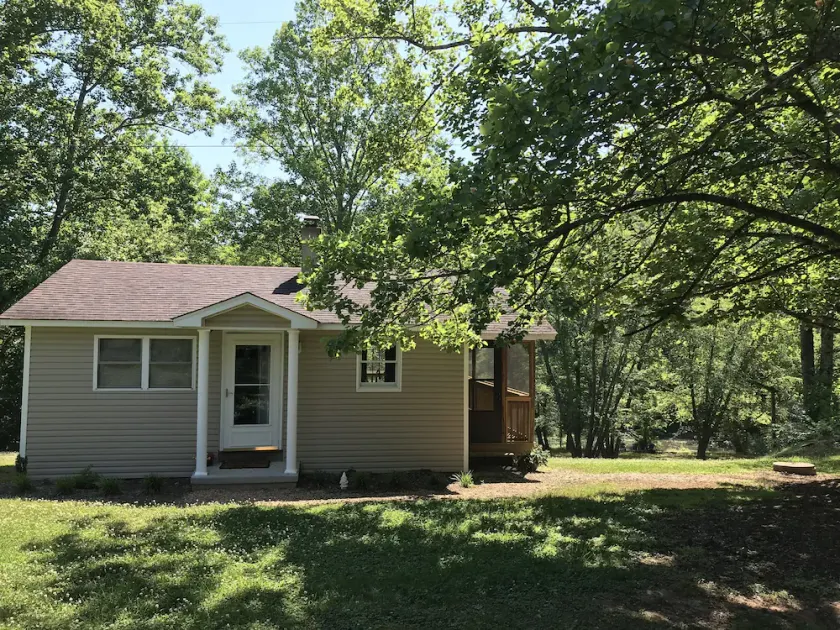 Charming Riverside Cottage on 5 Acres- Perfect for Couples & Nature Lovers - Image 1