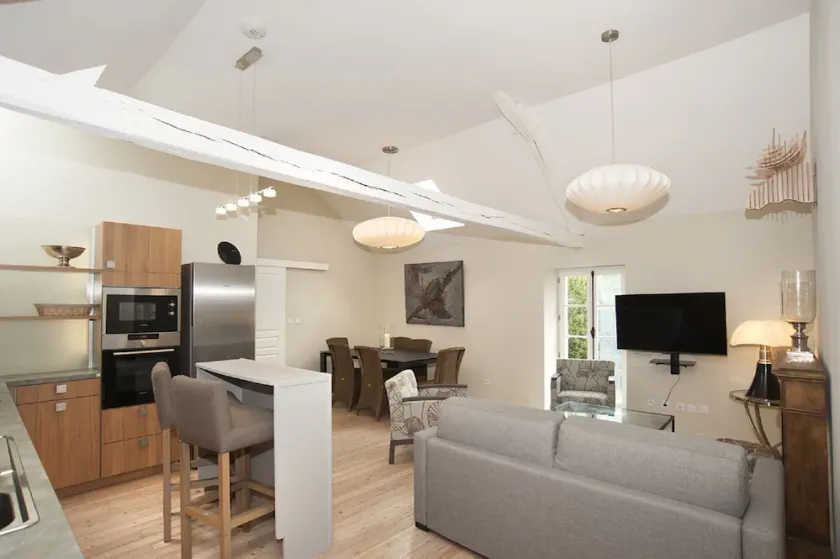 sommerhus 110 m2 high-end airconditionerede tjenester med jacuzzi 3 min bourges - Image 1