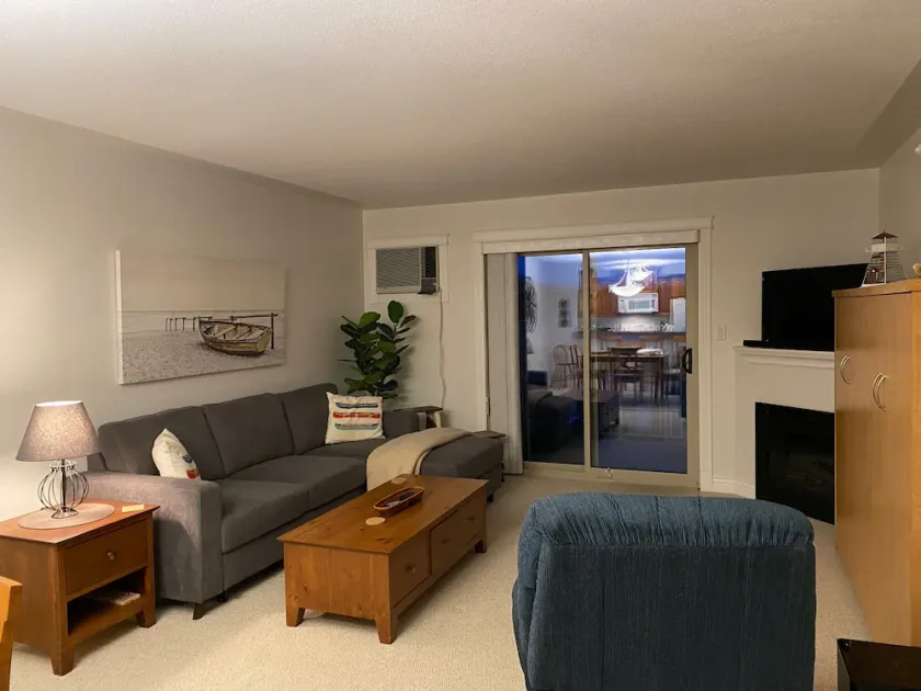 Poolside Condo at Beautiful Mabel Lake - Image 1