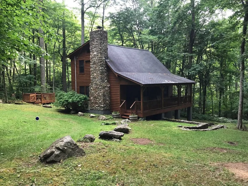 Cozy Cabin with Fireplace, 2 Bedrooms & 2 Queen Size Couch Beds! - Image 1