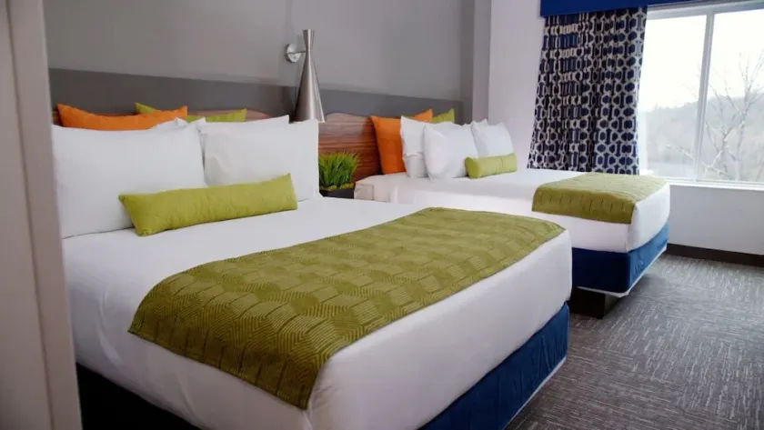 2 Two Bedrooms with 2 Queens and 1 King at The Kartrite Resort! - Image 1