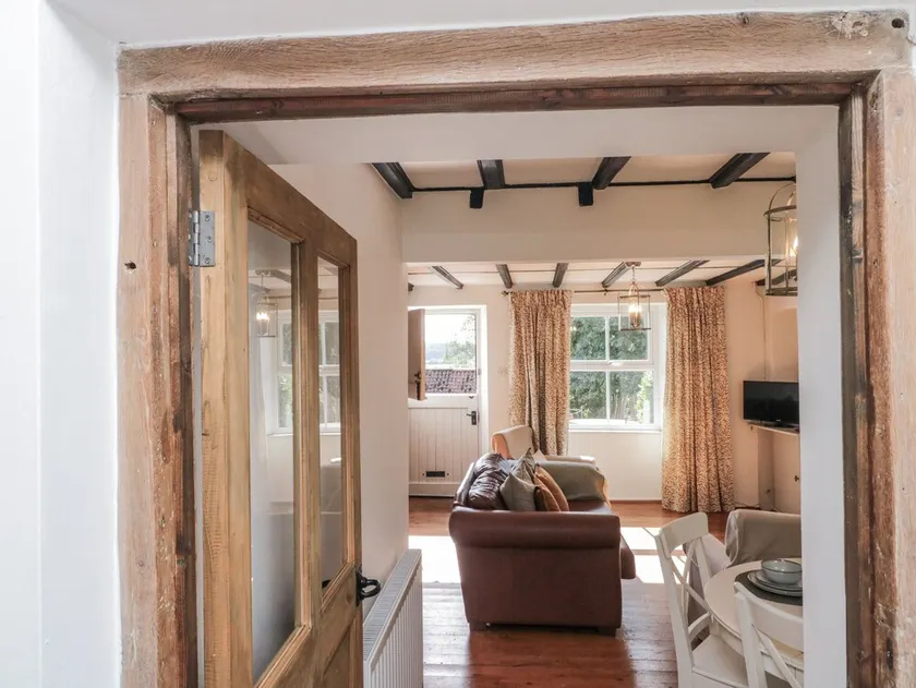 Honeysuckle Cottage - Image 1