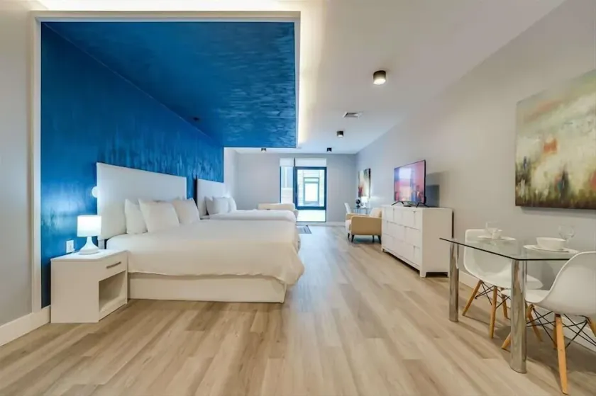 Mott Haven Studio 2K BR | Business Center + Lounge - Image 1