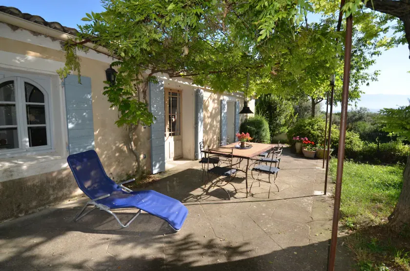 Calme et Espace face au Mont Ventoux avec jardin et piscine privée. - Image 1
