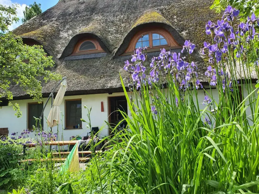 Retreat with Garden & Family Amenities - Image 1