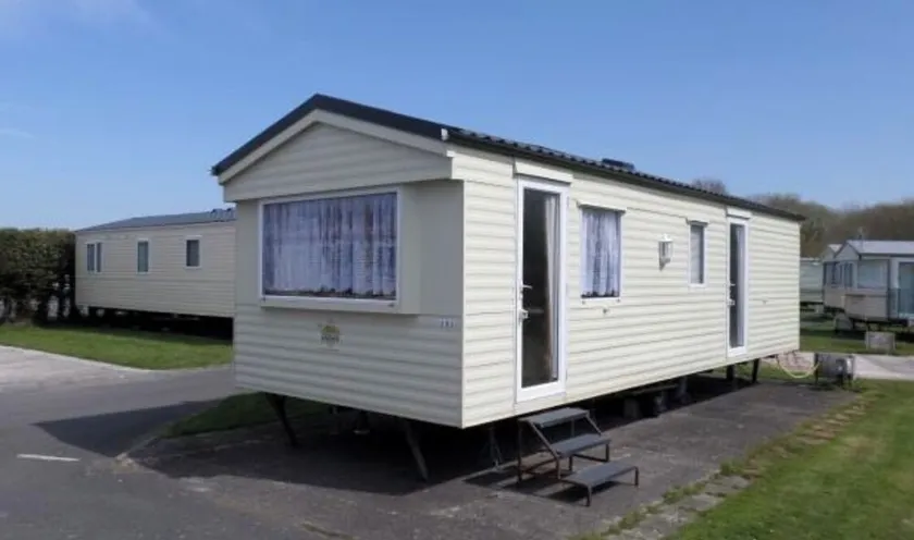 Caravan Sleeps 4 with Free Parking - Image 1