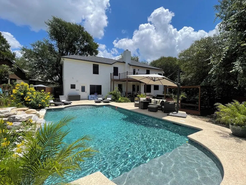 Private Pool & Hot Tub-Large 4BR Family Home Near Austin-Sleeps 12! - Image 1